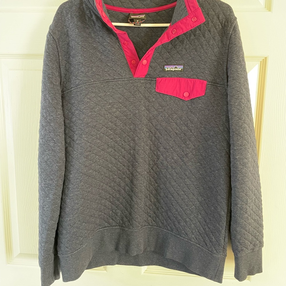 Woman’s Patagonia pullover size Medium - worn a few times, great condition